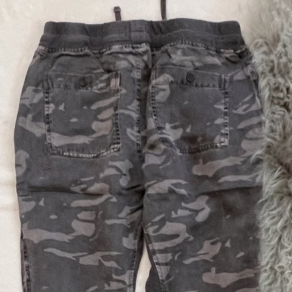 Monrow Soft Drape Camouflage Printed Jogger - Picture 4 of 5